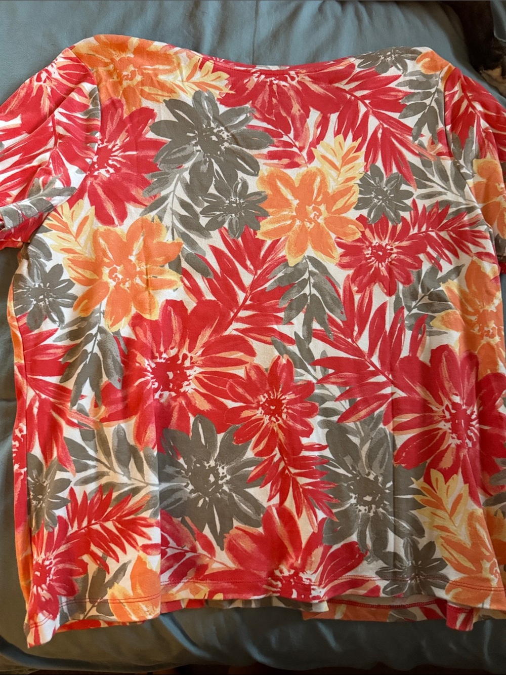 Studio Works Floral V-Neck Short Sleeve Top in Red, Orange, Gray - Picture 3 of 3